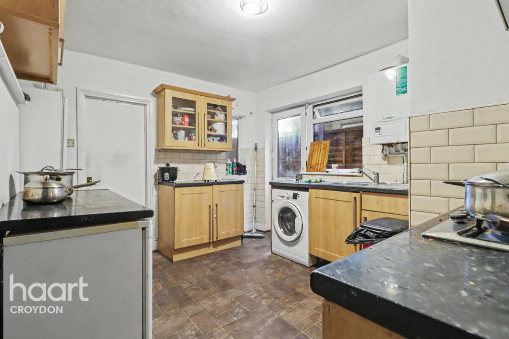 1-bed flat on Lancing Road, Croydon, £200,000