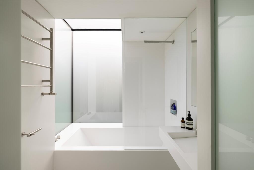 House in London - View 4