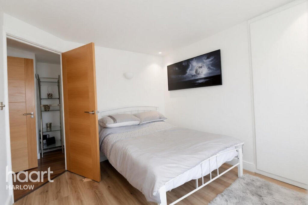 House in East Hertfordshire, Gilston - More