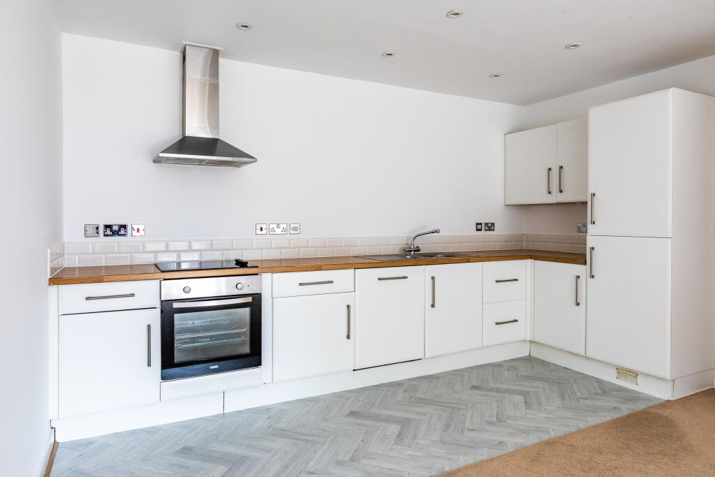 Apartment 2, Madison Court, 50 Salisbury Road, Downend, Bristol, Gloucestershire photo 2