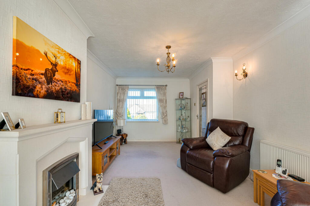 Mountain Ash Avenue, Leigh-on-sea, SS9 photo 3
