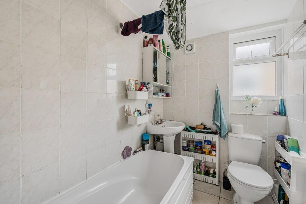 22c Burgoyne Road, Harringay Ladder, London N4 1AD photo 3