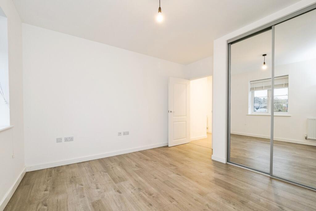 Whittle Drive, Hornchurch, RM12 photo 4