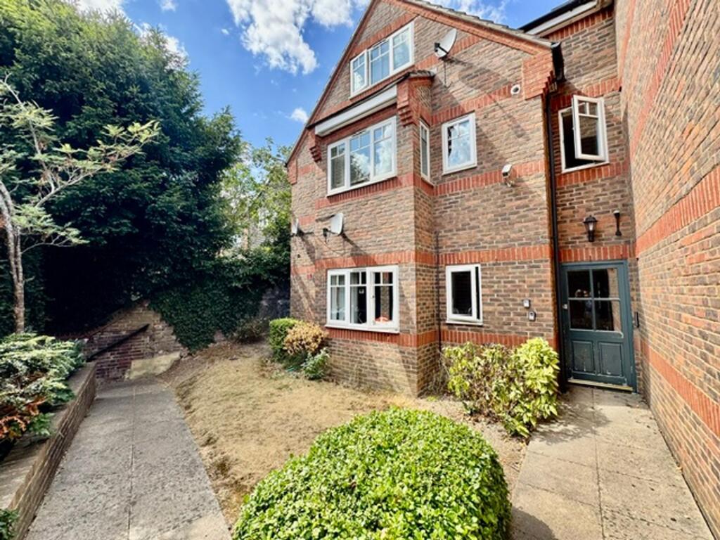 Main image of property: Farley Hill, Luton, LU1