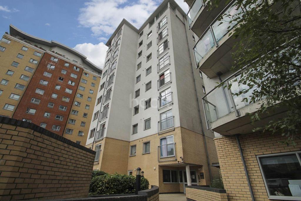 Main image of property: Thames View, Centreway Apartments, Ilford, Essex, IG1 1NB