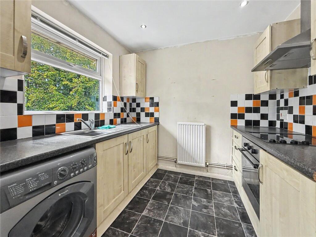 Apartment in Reading - View 4