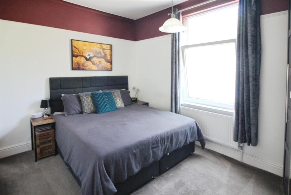 House in Leeds, Rothwell Haigh, Rothwell - More
