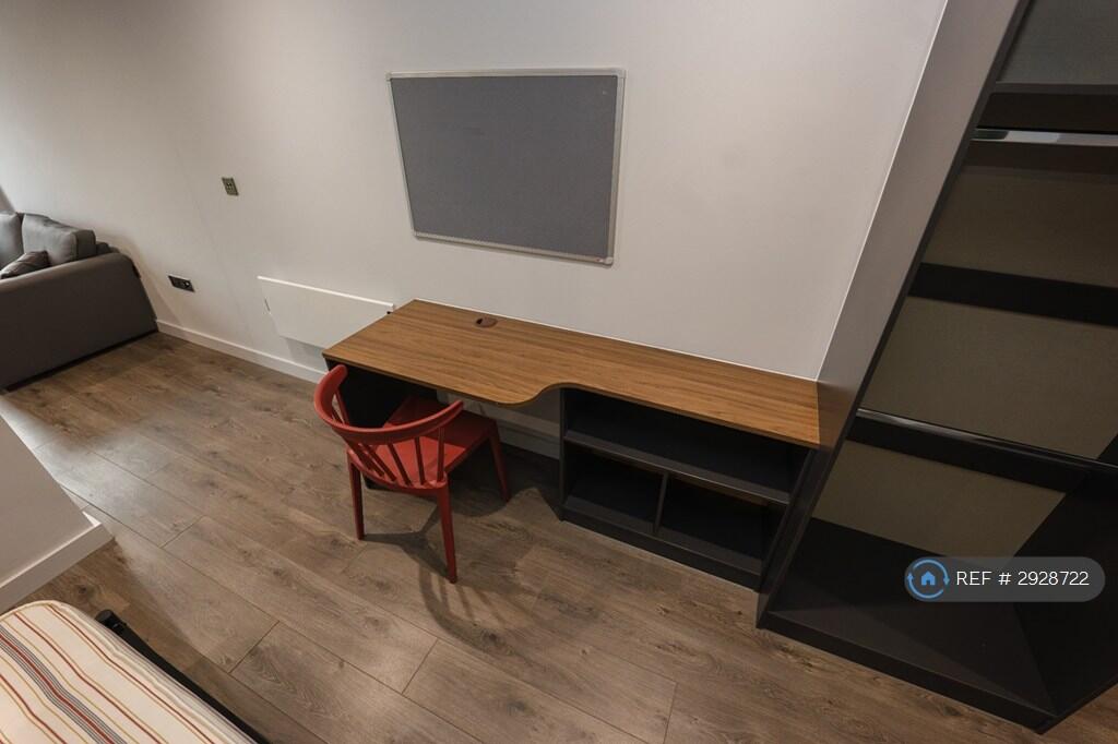 Studio flat for rent