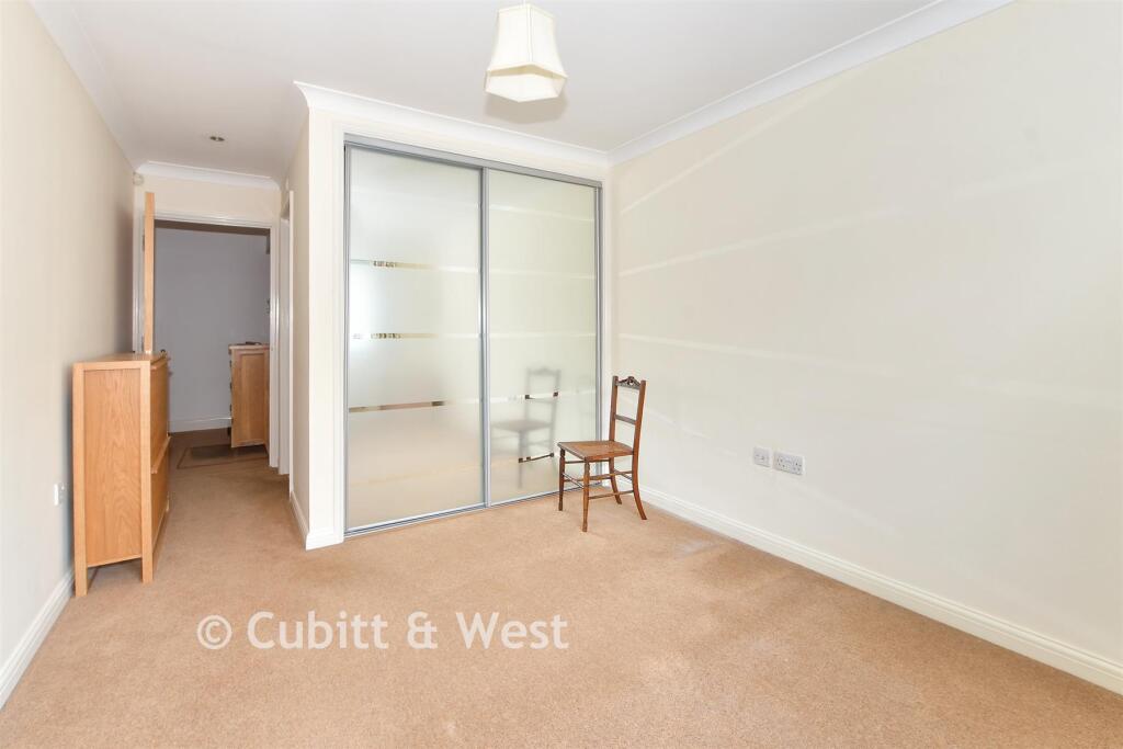 Apartment in Redhill - View 5