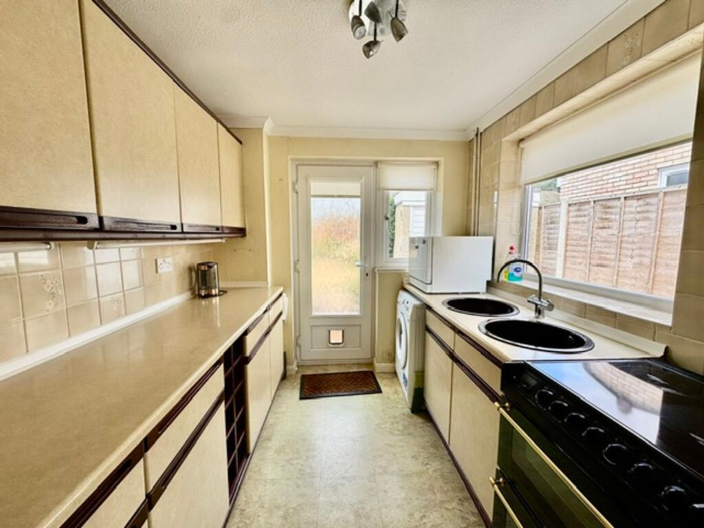 Nightingale Close, Luton, LU2 photo 4