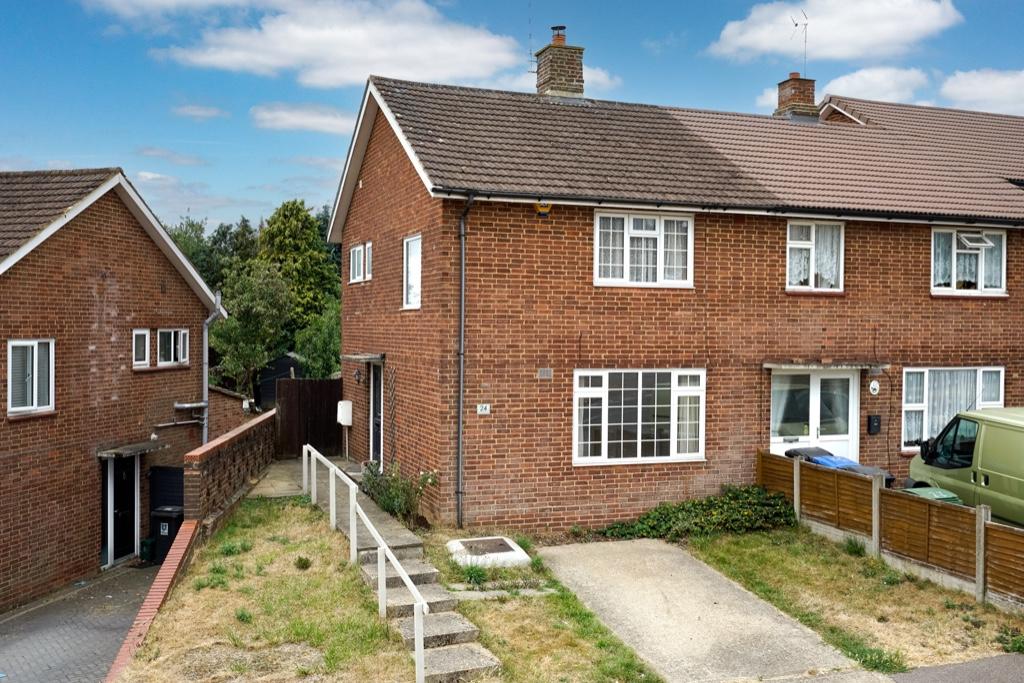 Main image of property: Barnacres Road, Hemel Hempstead, Hertfordshire, HP3 8HS