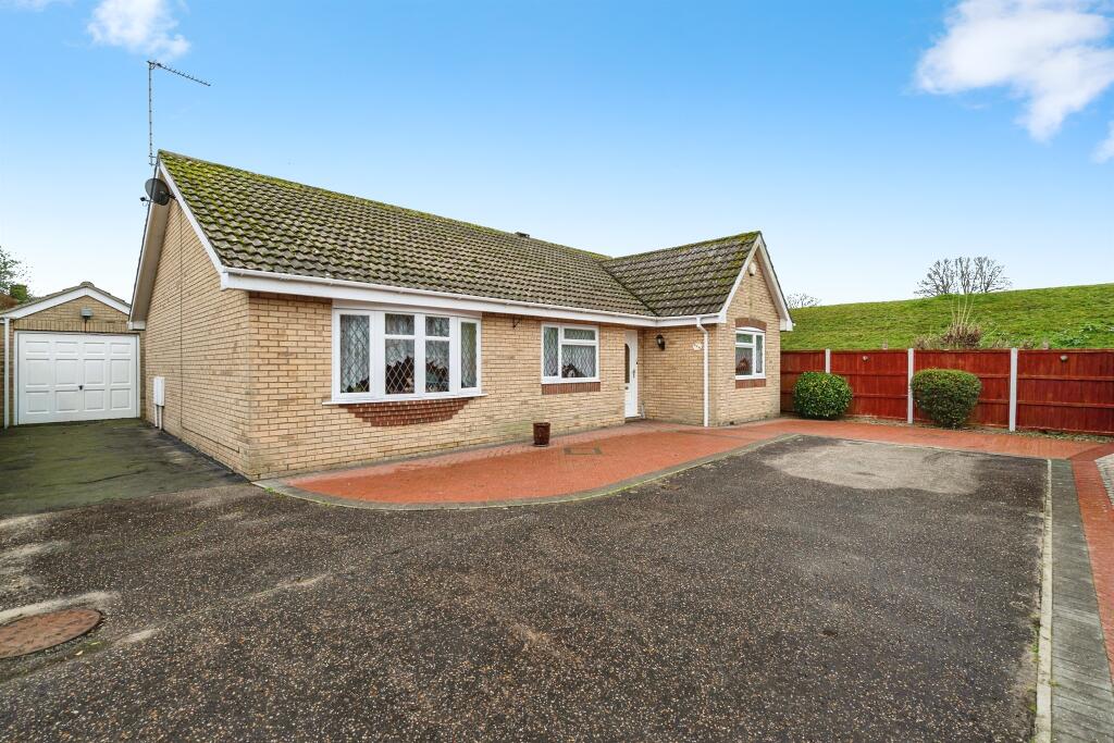 3-bed bungalow on Elm Avenue, Gorleston, Great Yarmouth, £350,000