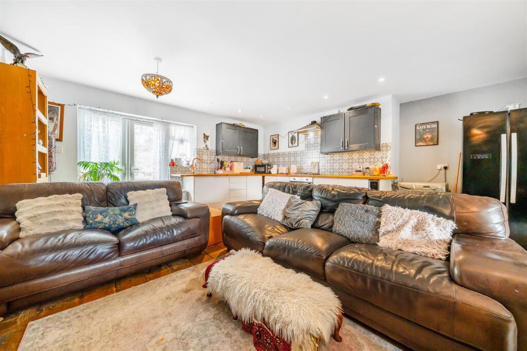 House in Southall - View 4