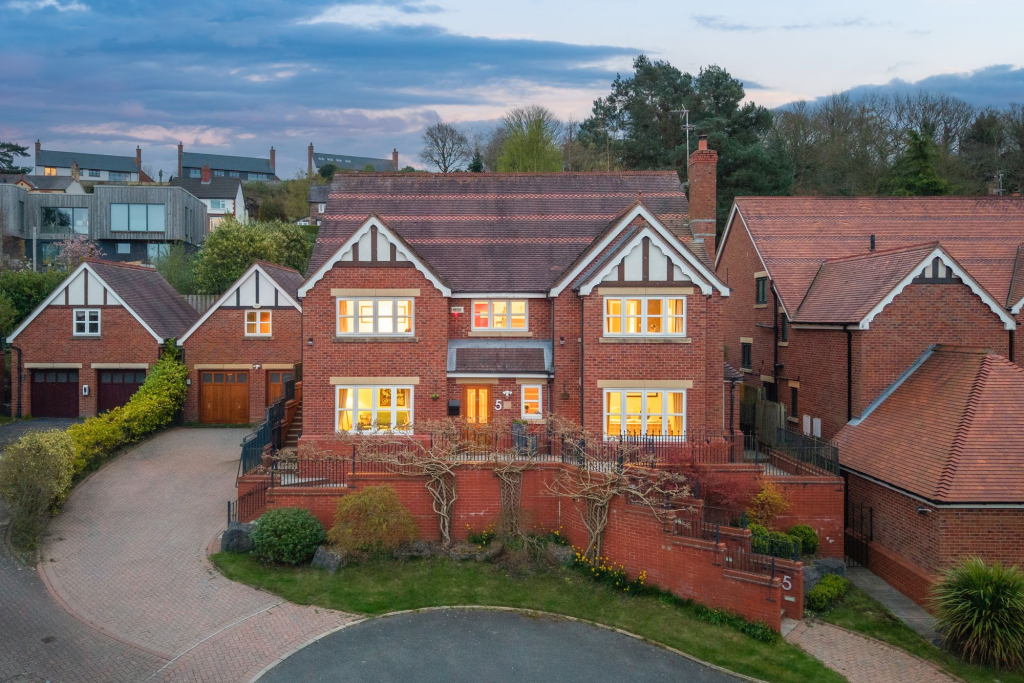 Main image of property: 5 Swallow Drive, Kelsall, Tarporley, CW6 0GD