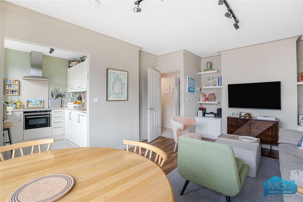 Main image of property: Creighton Avenue, London, N2