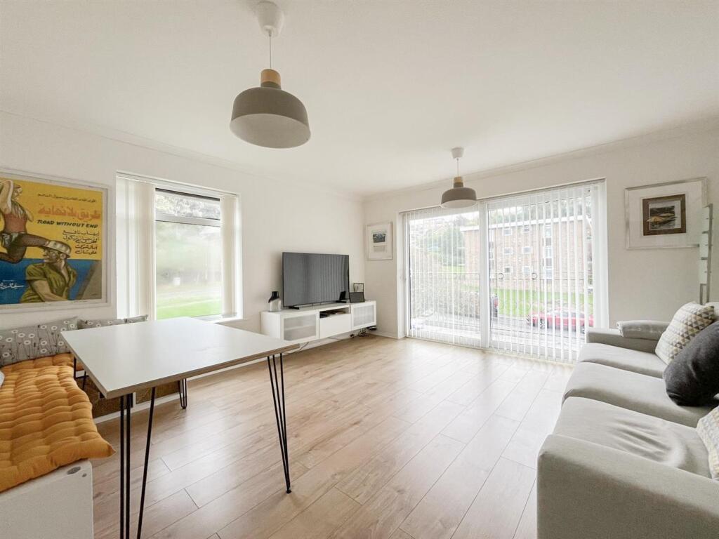 Apartment in Hastings, West Marina - View 5