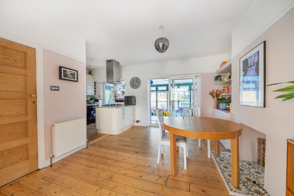 House in London, Upper Elmers End - More