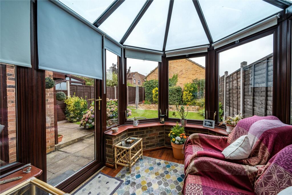 Aspen Park Drive, Watford, Hertfordshire, WD25 photo 3