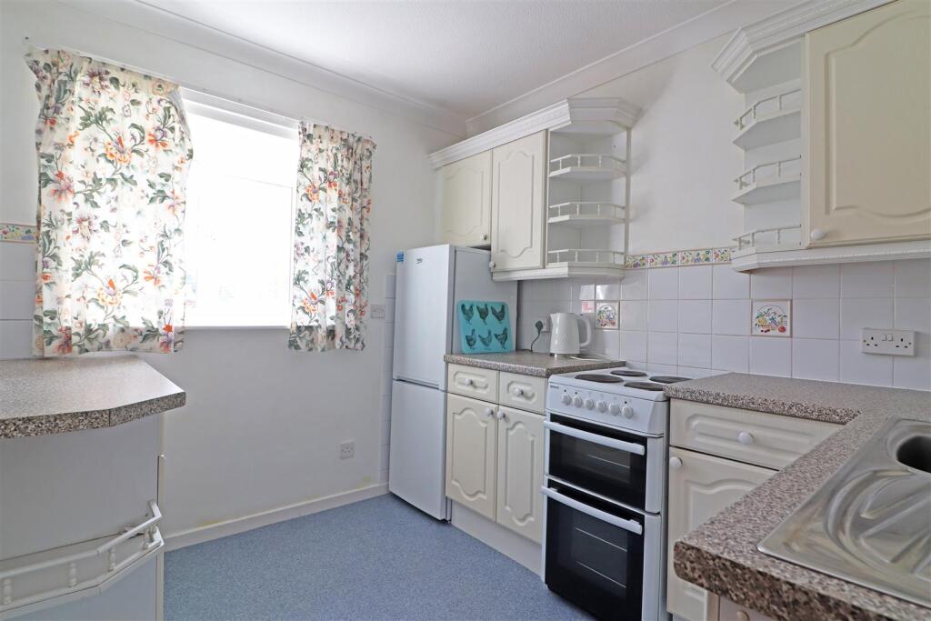 Main image of property: Oxford Road, Redhill