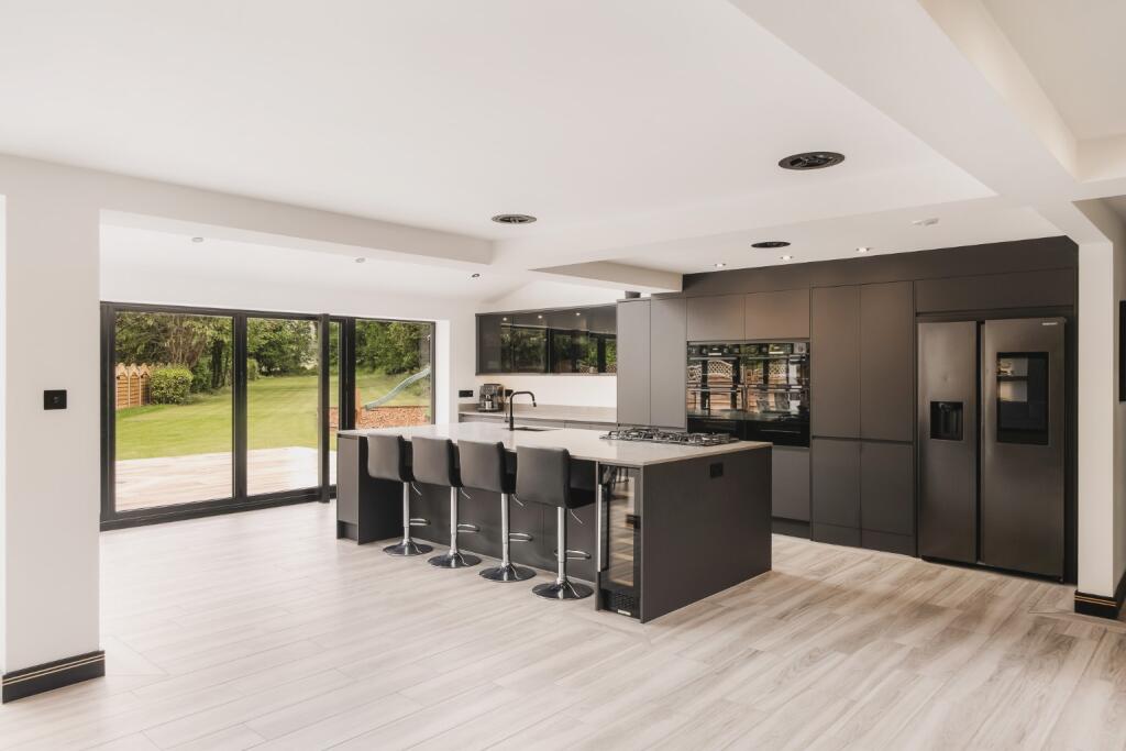 Bespoke Four/Five Bedroom Detached Family Home Complete With 250 ft. Garden photo 4