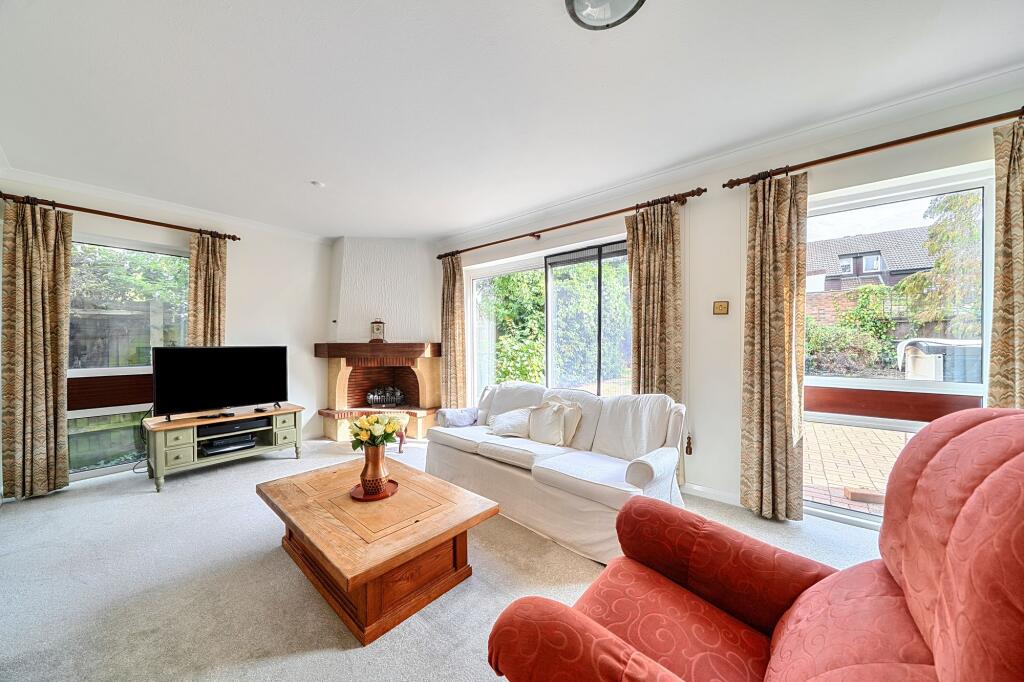 House in Mole Valley, Ashtead Park - View 4