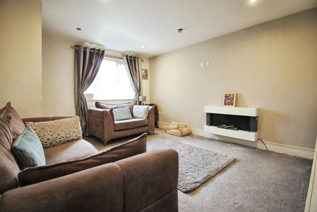 House in Leeds, Howlett Cross - View 4