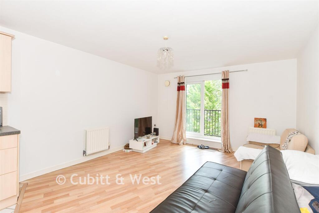 Apartment in Redhill - More