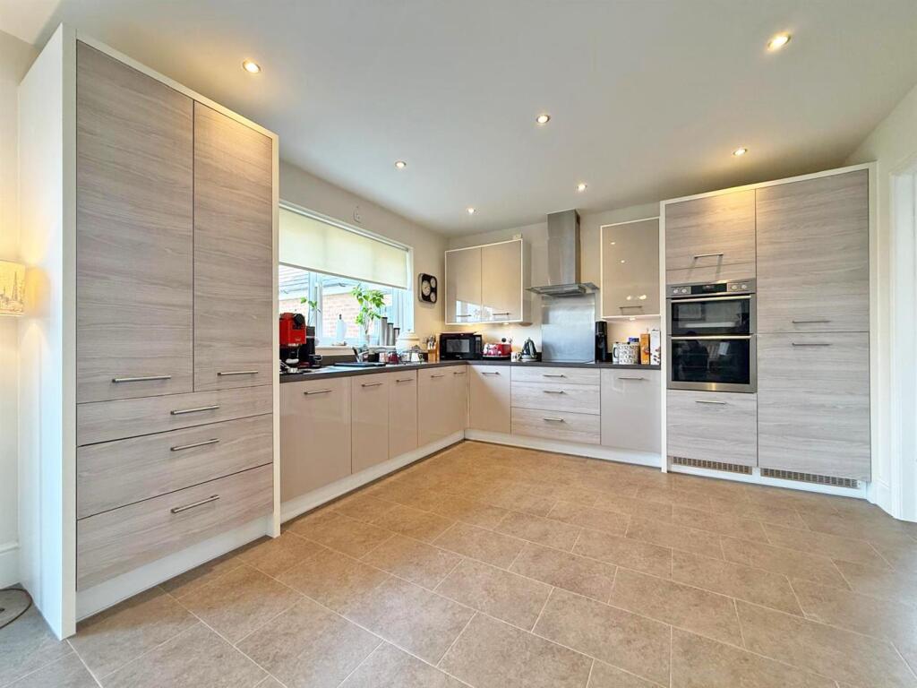 House in Shrewsbury, Herongate - View 3