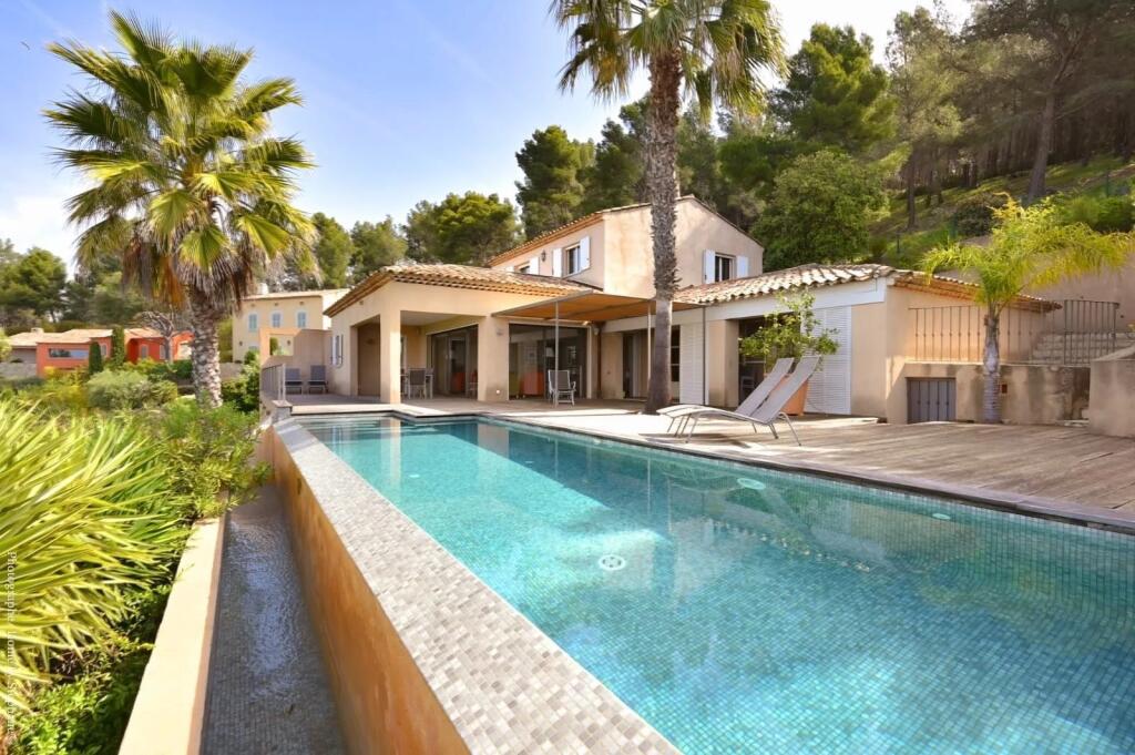 Main image of property: Provence-Alps-Cote d`Azur, Var, Bandol
