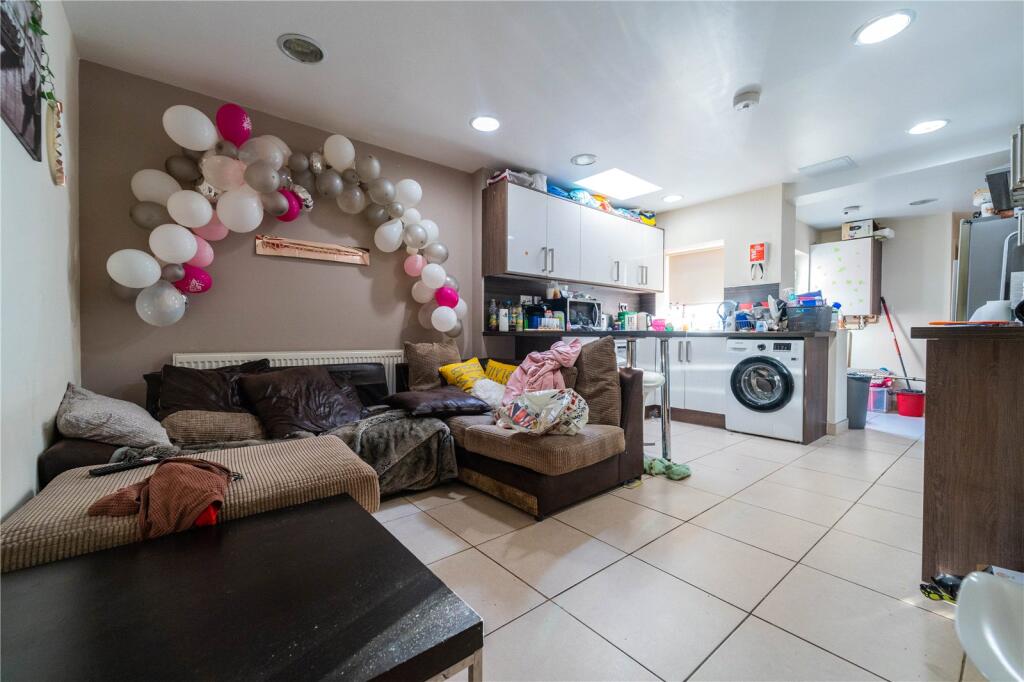 6 bedroom house for rent