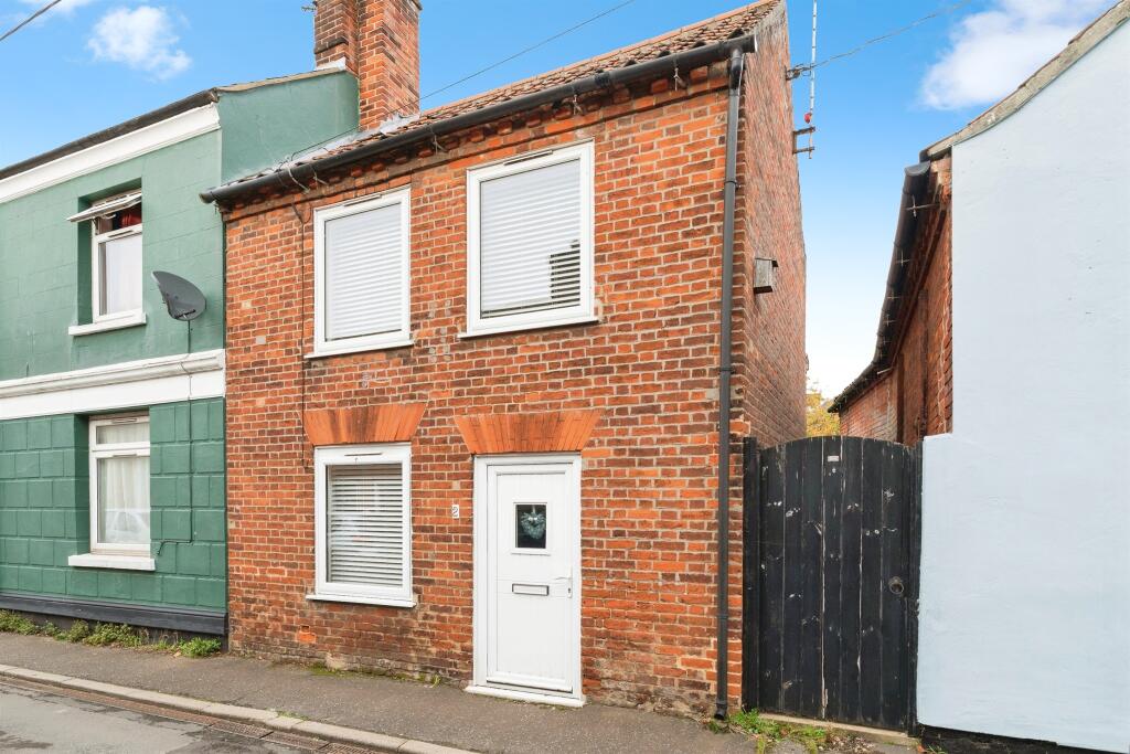 2-bed semi-detached on Nelson Road, Fakenham, £200,000