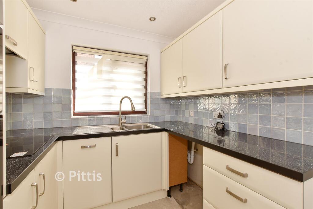 Trafalgar Road, Newport, Isle of Wight photo 3