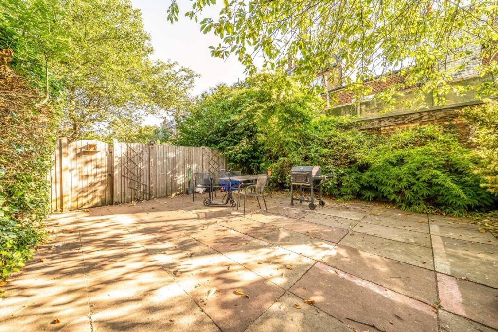 Apartment in Twickenham - More