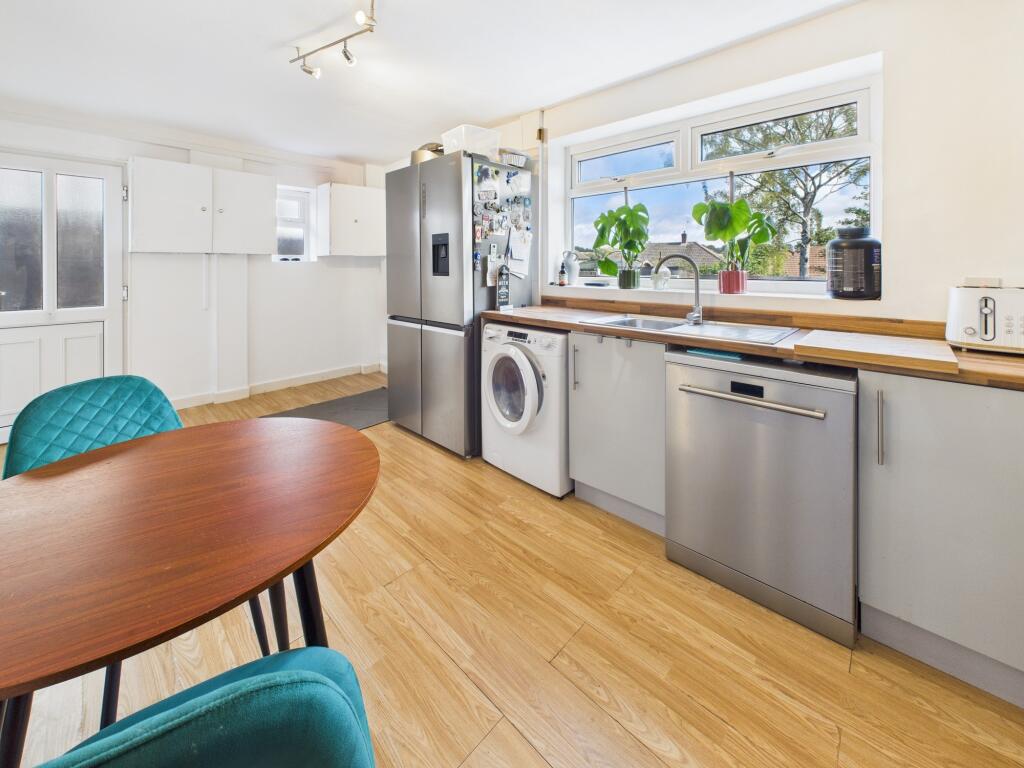 24, Mapleton Avenue photo 4