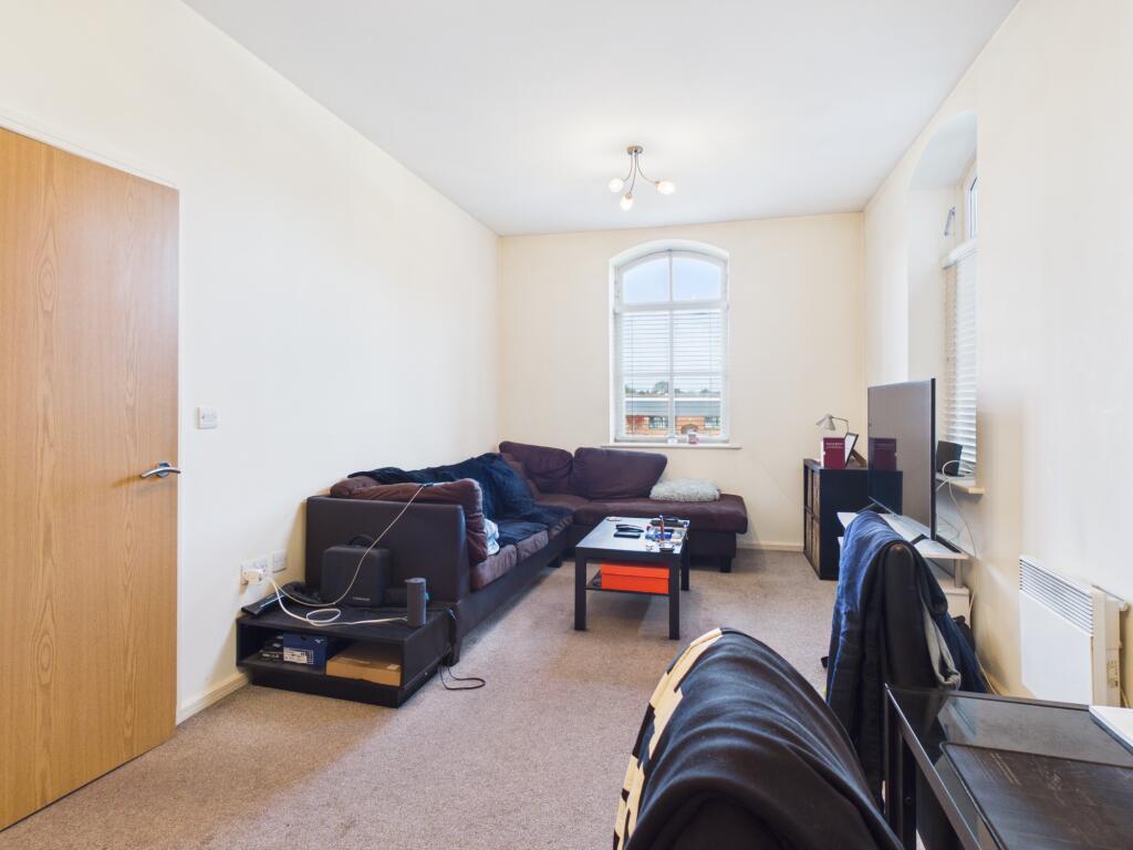 Apartment in Stoke-on-Trent - More