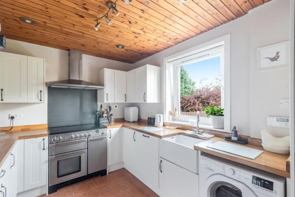 House in Falkirk, Perth and Kinross - More