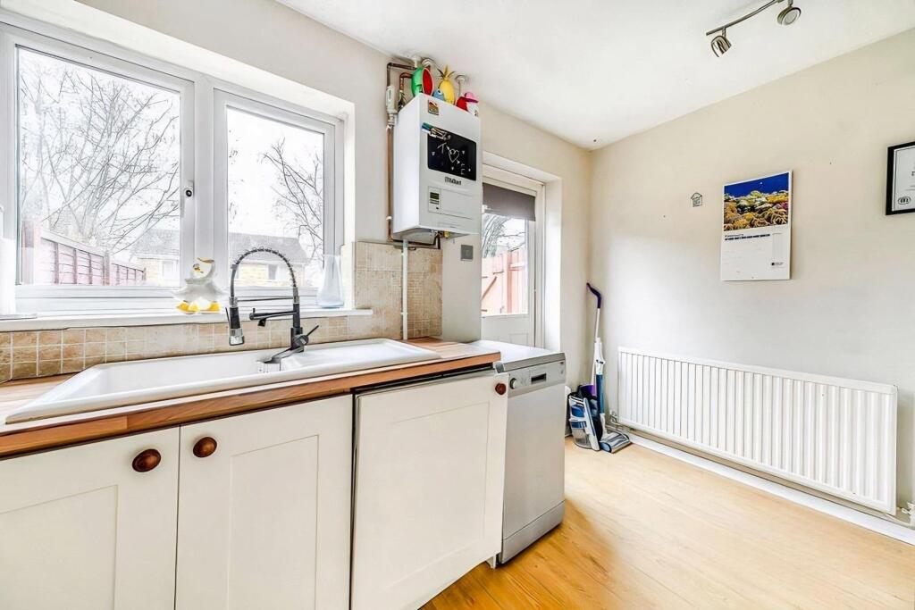 Whitestones, Basingstoke, RG22 photo 4