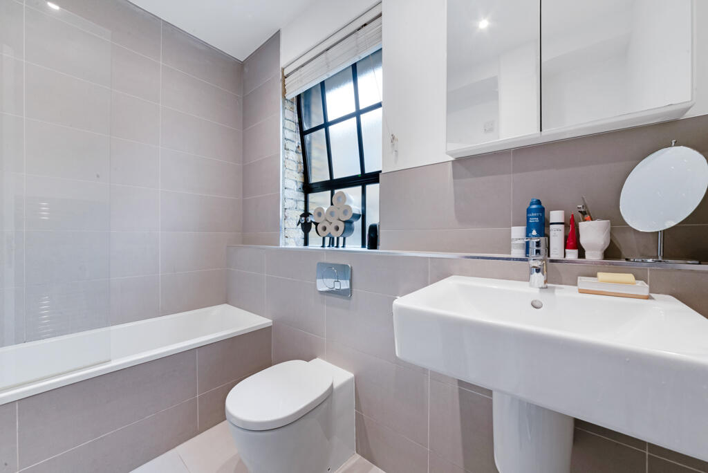 Apartment in London - More