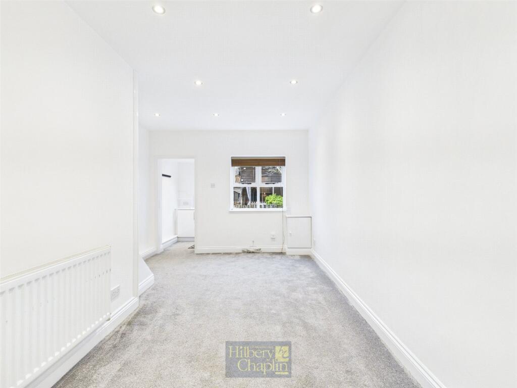 Coxtie Green Road, Pilgrims Hatch, Brentwood, Essex, CM14 photo 5