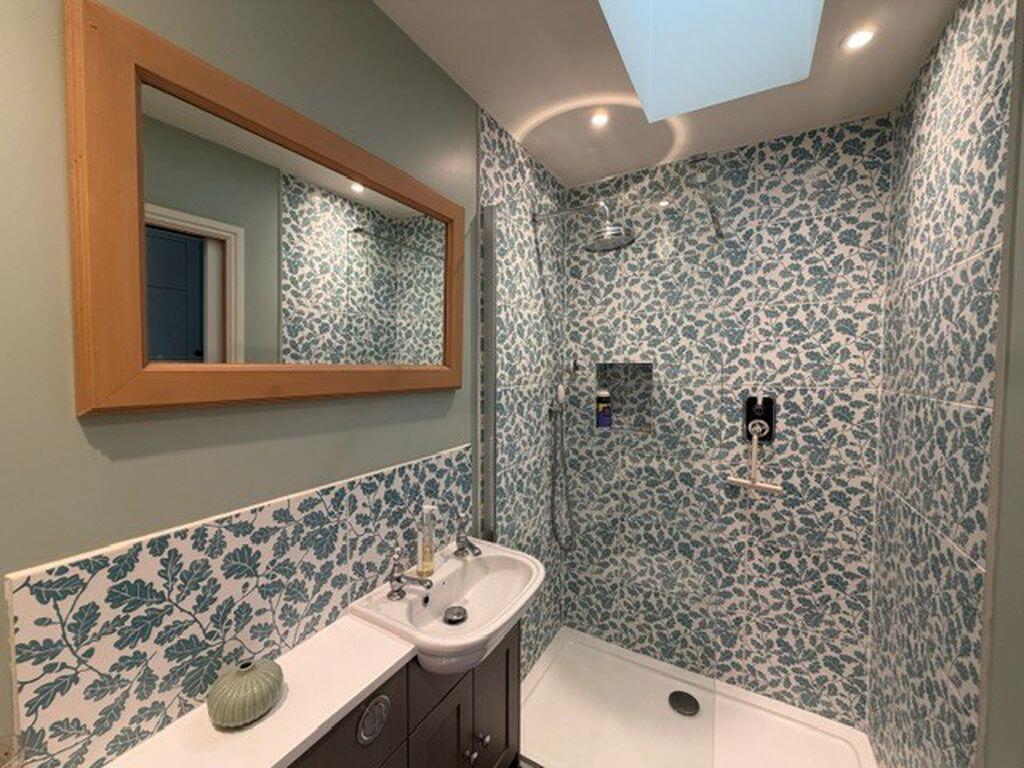 House in Halifax - View 5
