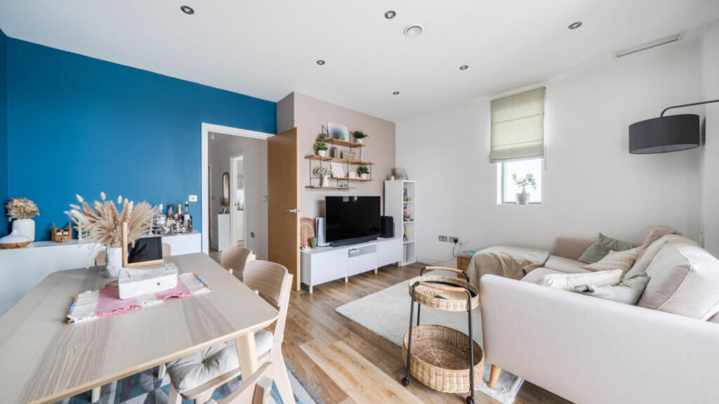 Apartment in London - View 5
