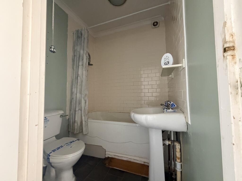 142 Malvern Road, Bournemouth, Dorset BH9 3DD photo 4