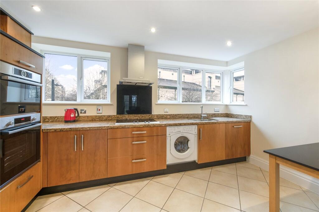 Apartment in Richmond, Kew - View 4