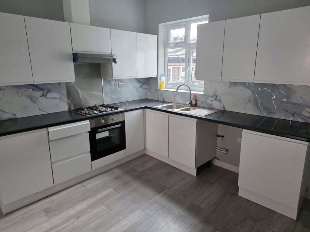 House in Stoke-on-Trent - View 4