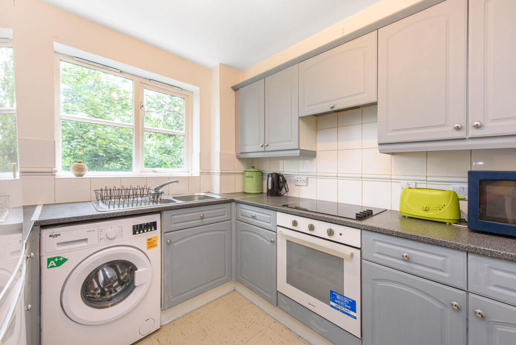 Apartment in London - View 5