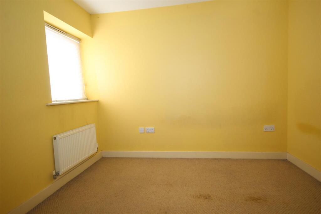 Apartment in Wakefield - View 5