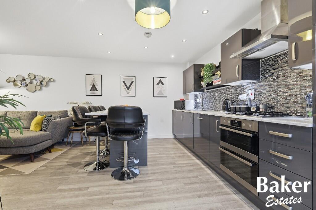 Marine Crescent, Hainault, London, IG6 - View 4