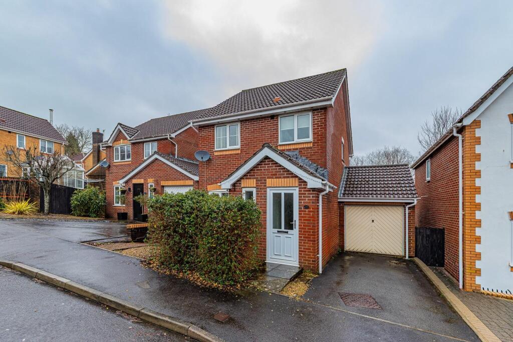 Main image of property: Camnant, Ystrad Mynach