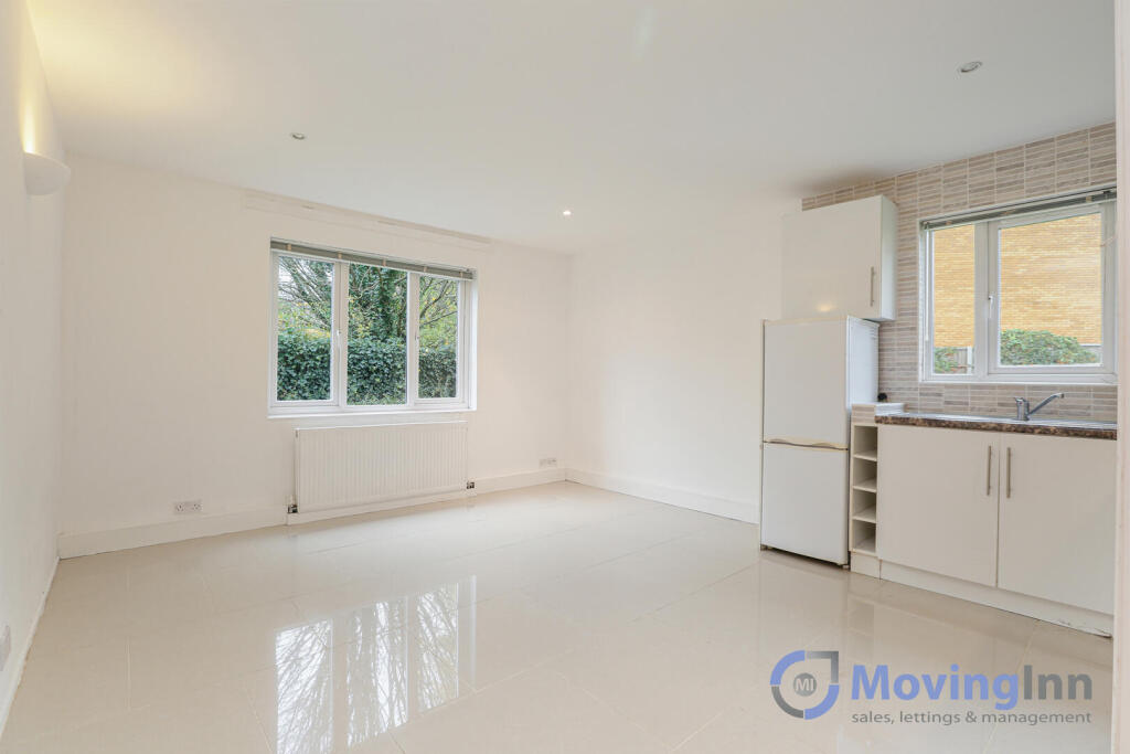 Apartment in London, Woodside - View 4
