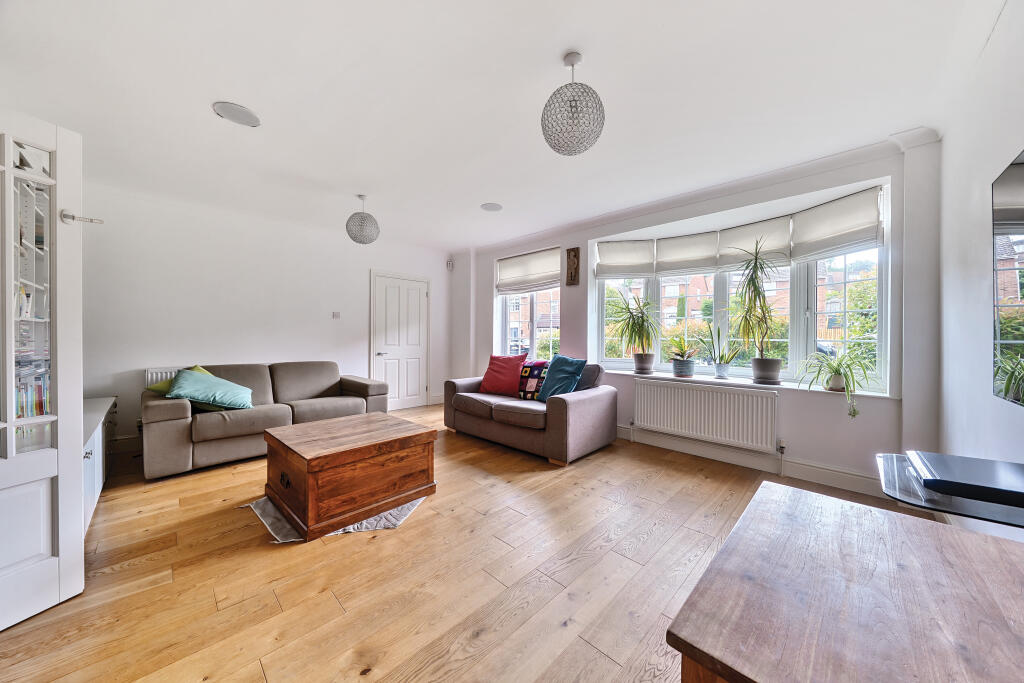 House in Tunbridge Wells, Broadwater Down - View 2